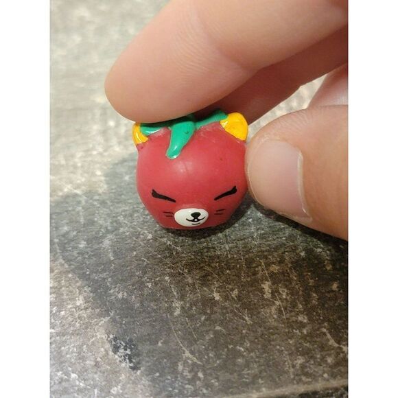 Shopkins moose cat kittens tomato strawberry toy figure - Picture 2 of 4